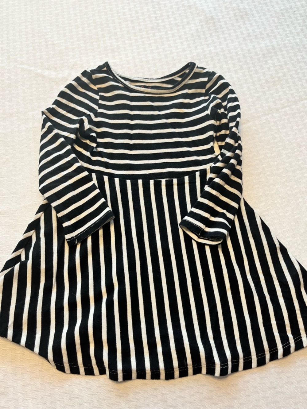 3T bundle of 4 dresses - Picture 3 of 5